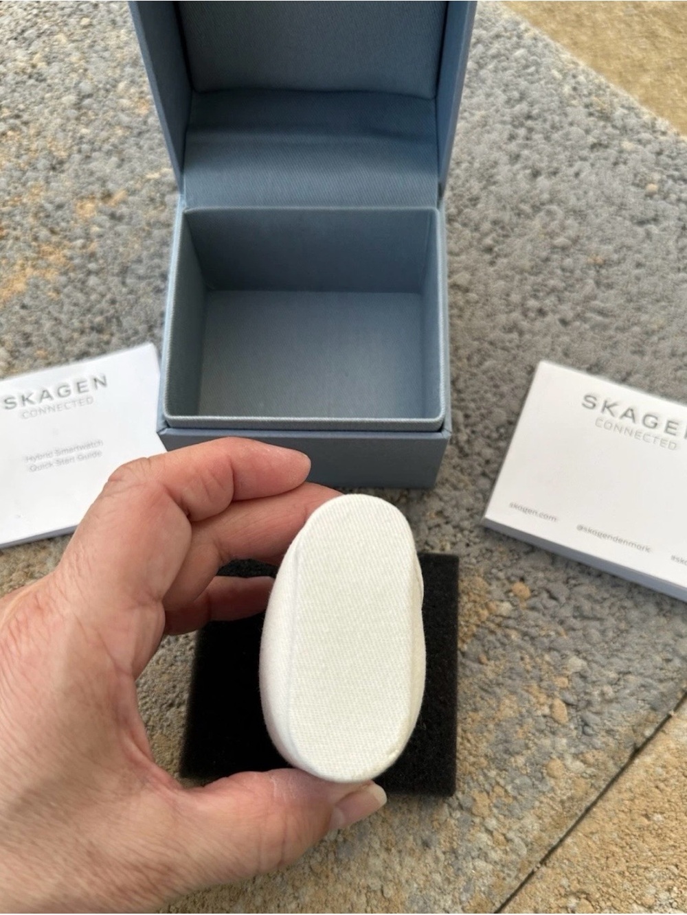 Authentic Skagen Empty Presentation Box with Pillow & Manual - Picture 7 of 11